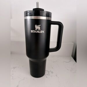 Black 40 oz Stanley